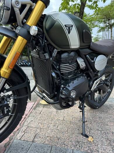 TRIUMPH SCRAMBLER 400X PIAA 輔助燈實裝案例 C089